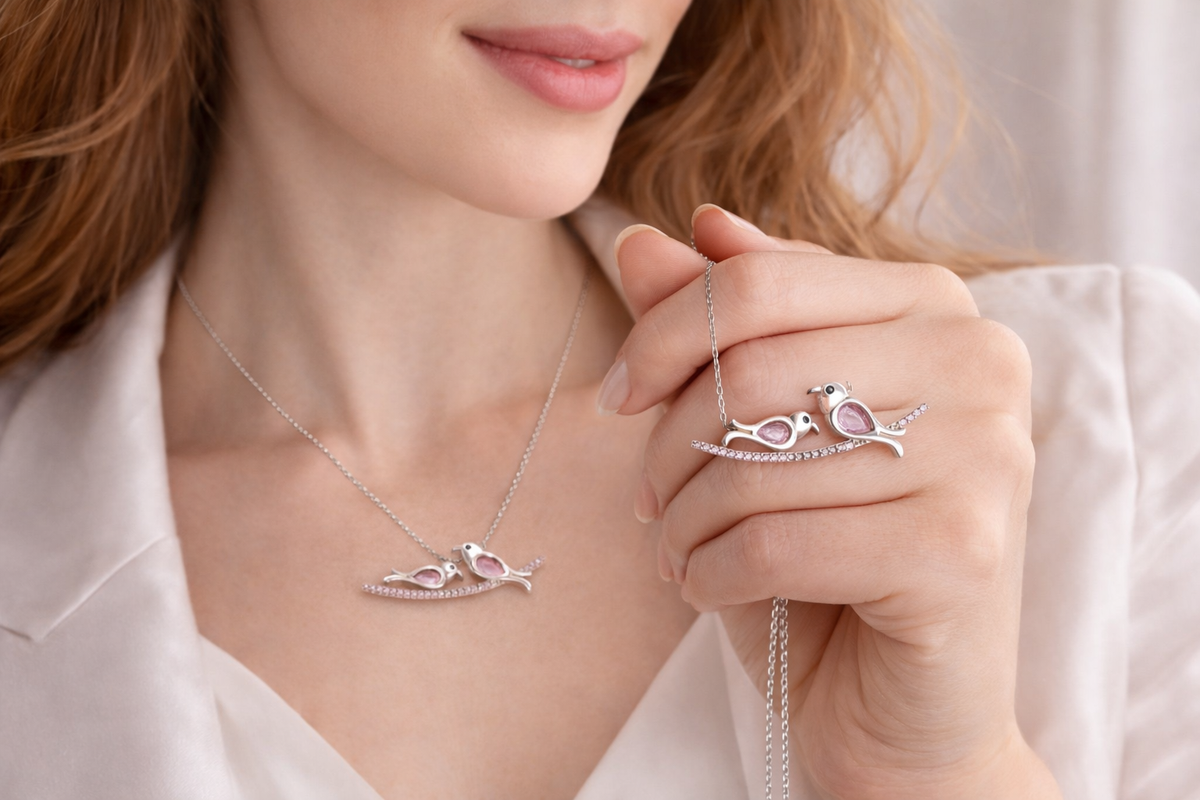Lovebirds Pendant Necklace in Silver