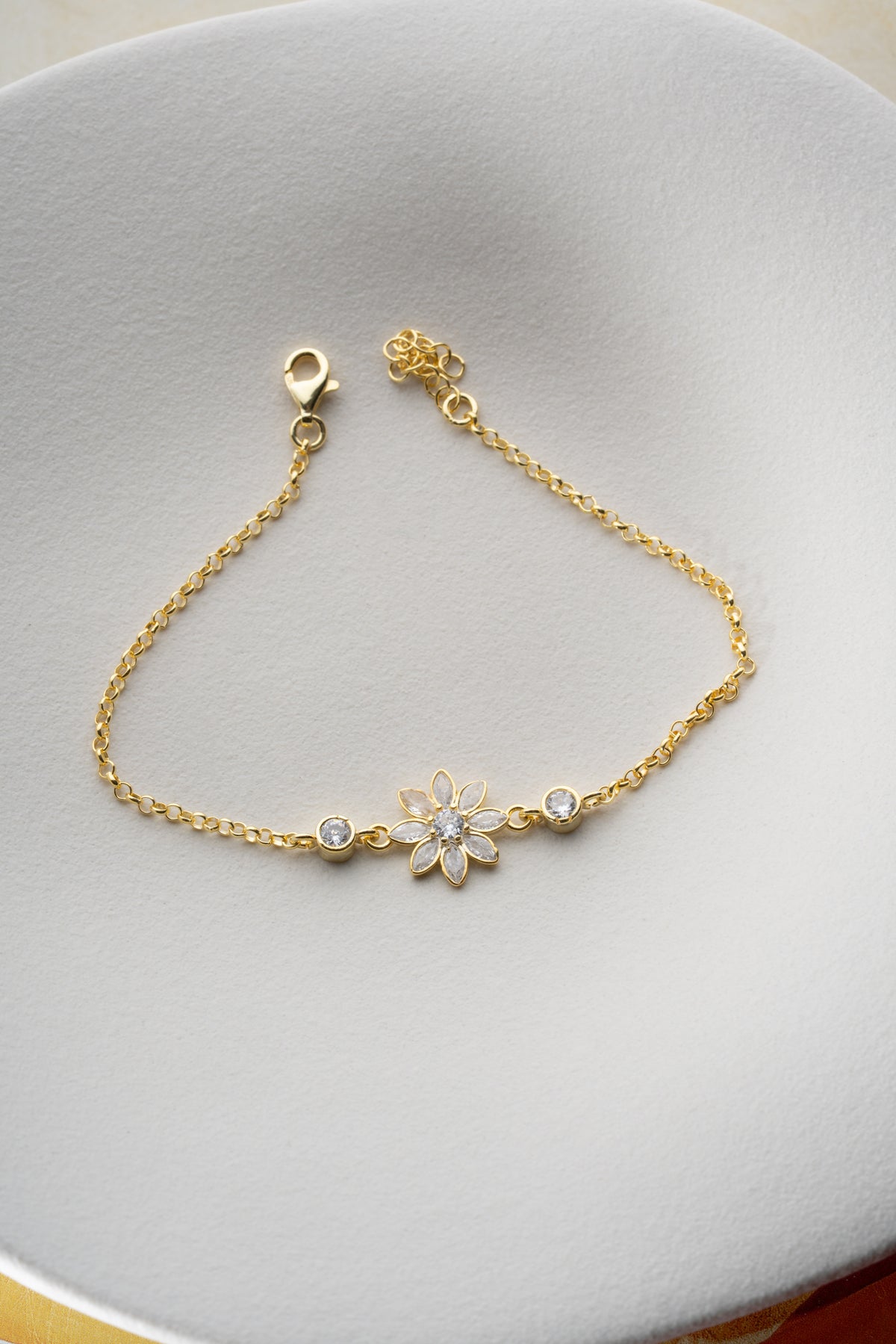 Daisy Flower Charm Bracelet in Gold