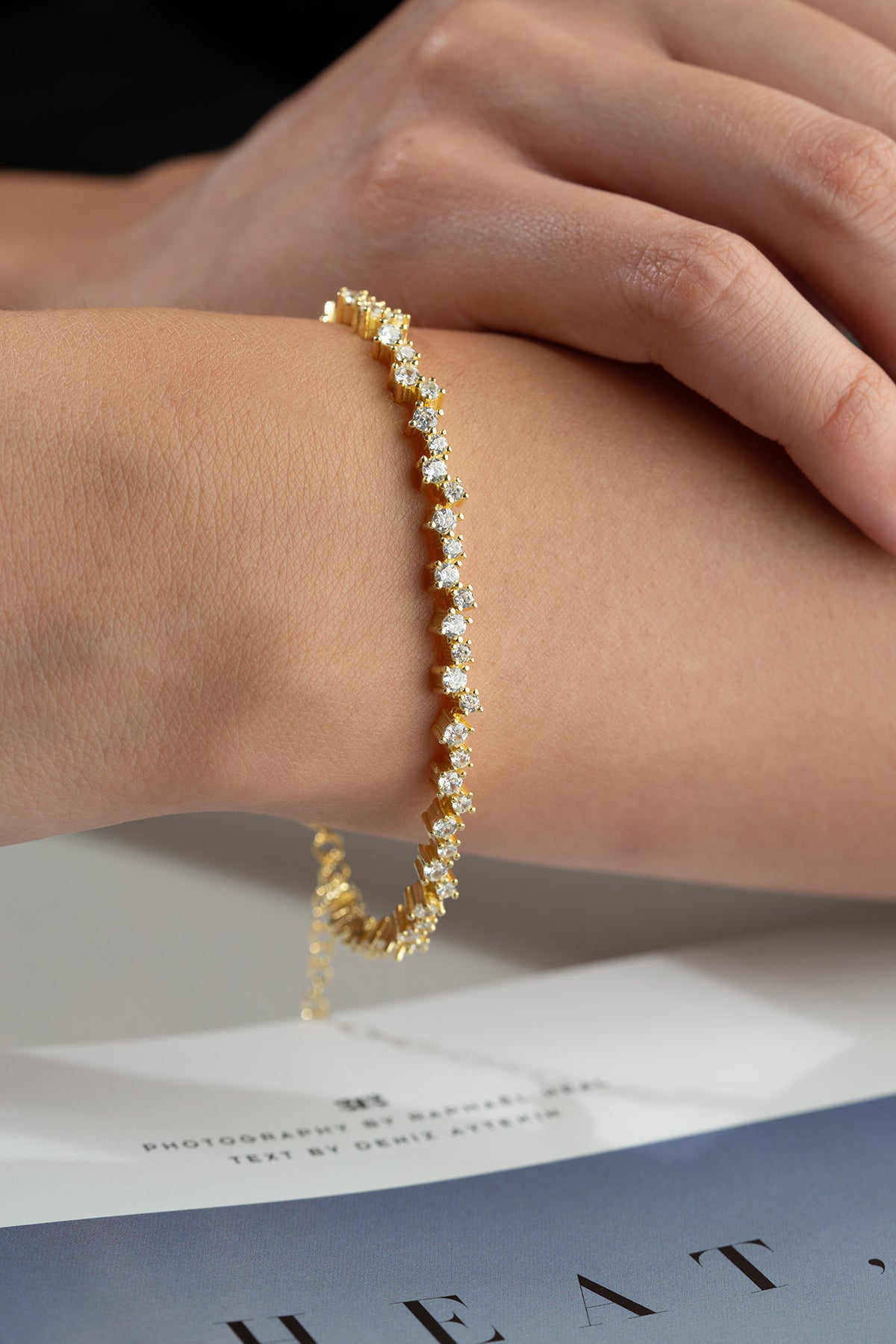 Zigzag Tennis Bracelet in Gold