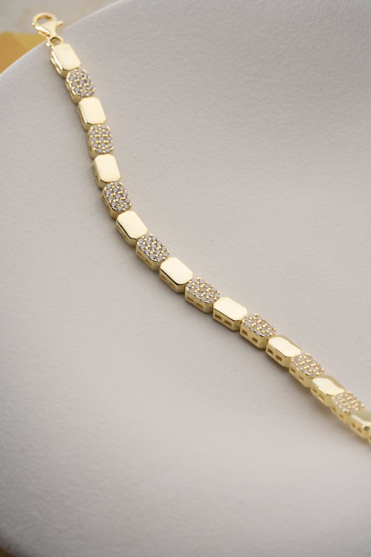 Alternating Pave Link Bracelet in Gold