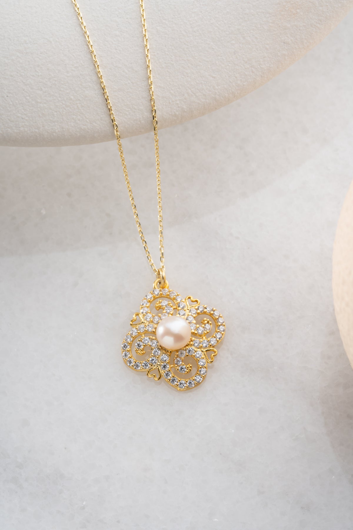 Vintage Pearl Flower Pendant Necklace