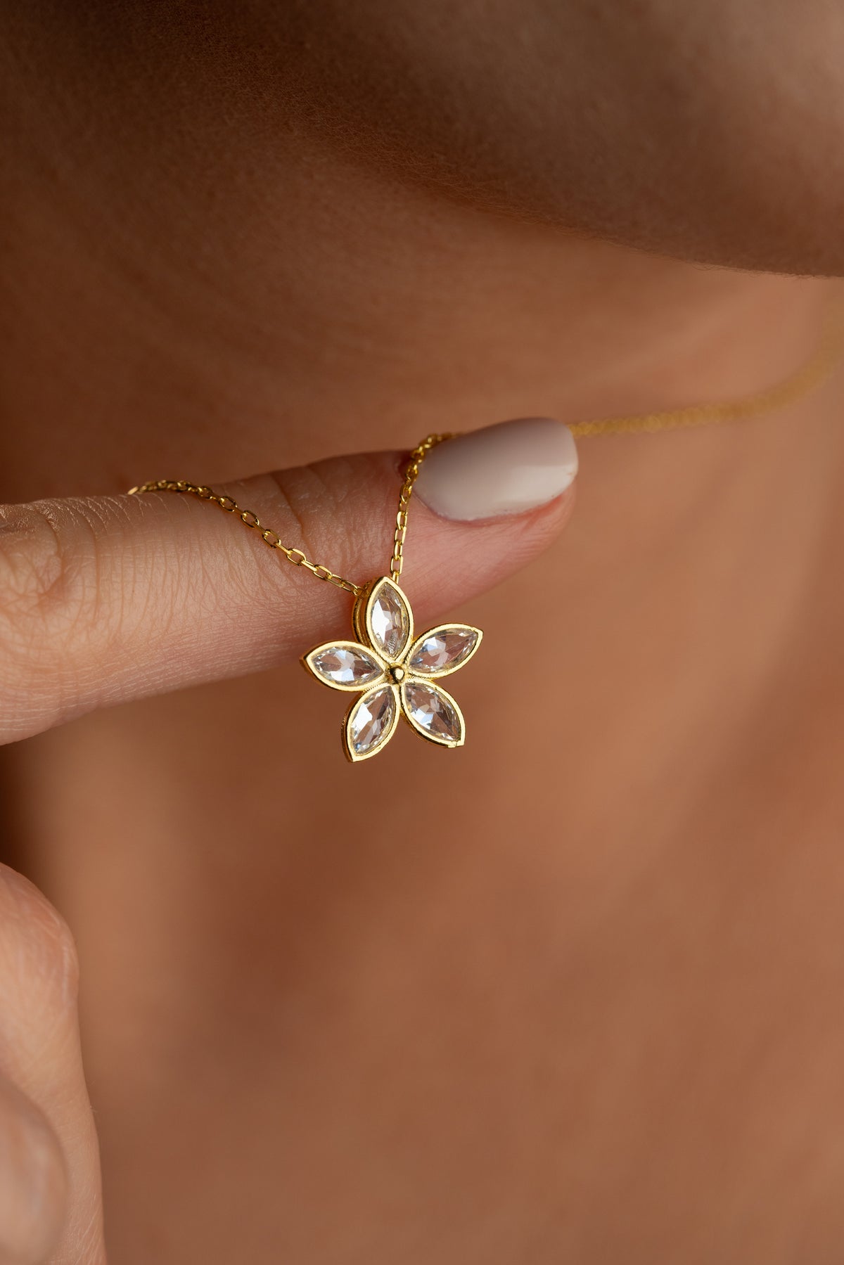 Marquise Flower Pendant Necklace in Gold