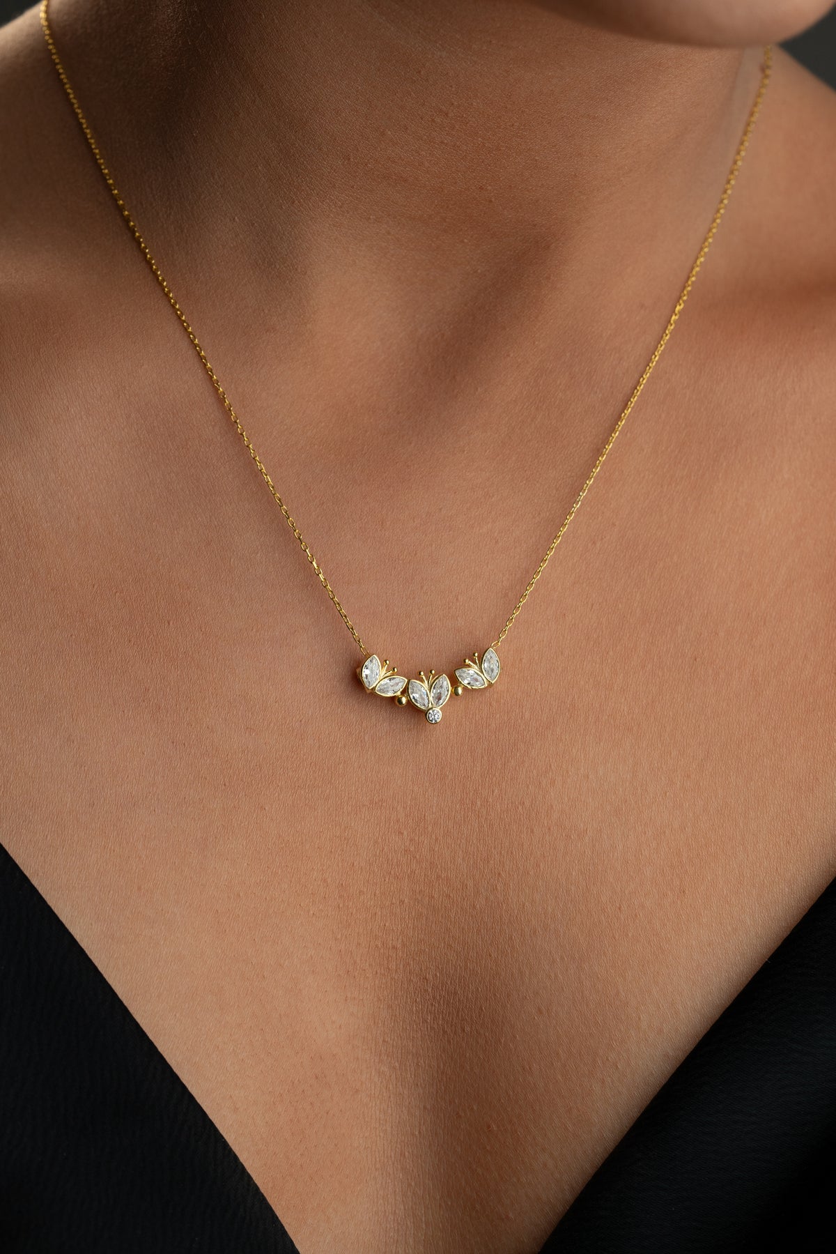 Crystal Flower Pendant Necklace in Gold