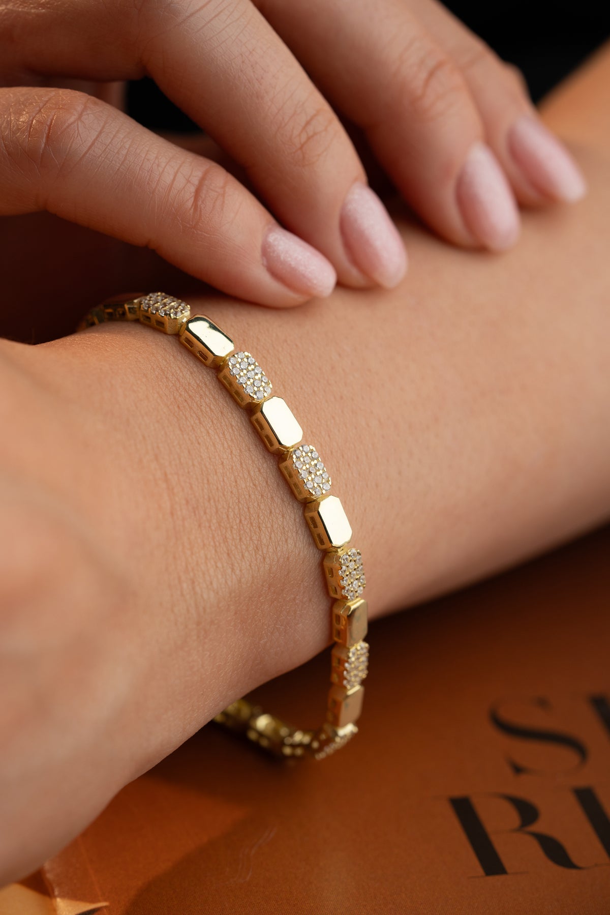 Alternating Pave Link Bracelet in Gold