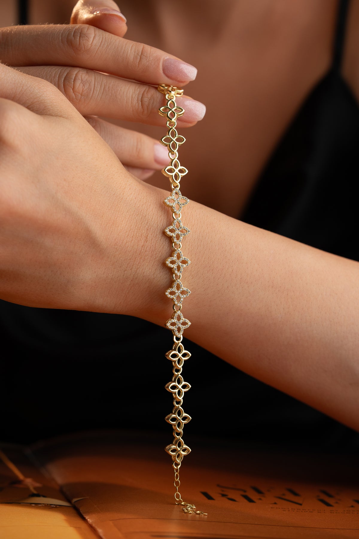 Four Leaf Clover Link Bracelet in Gold