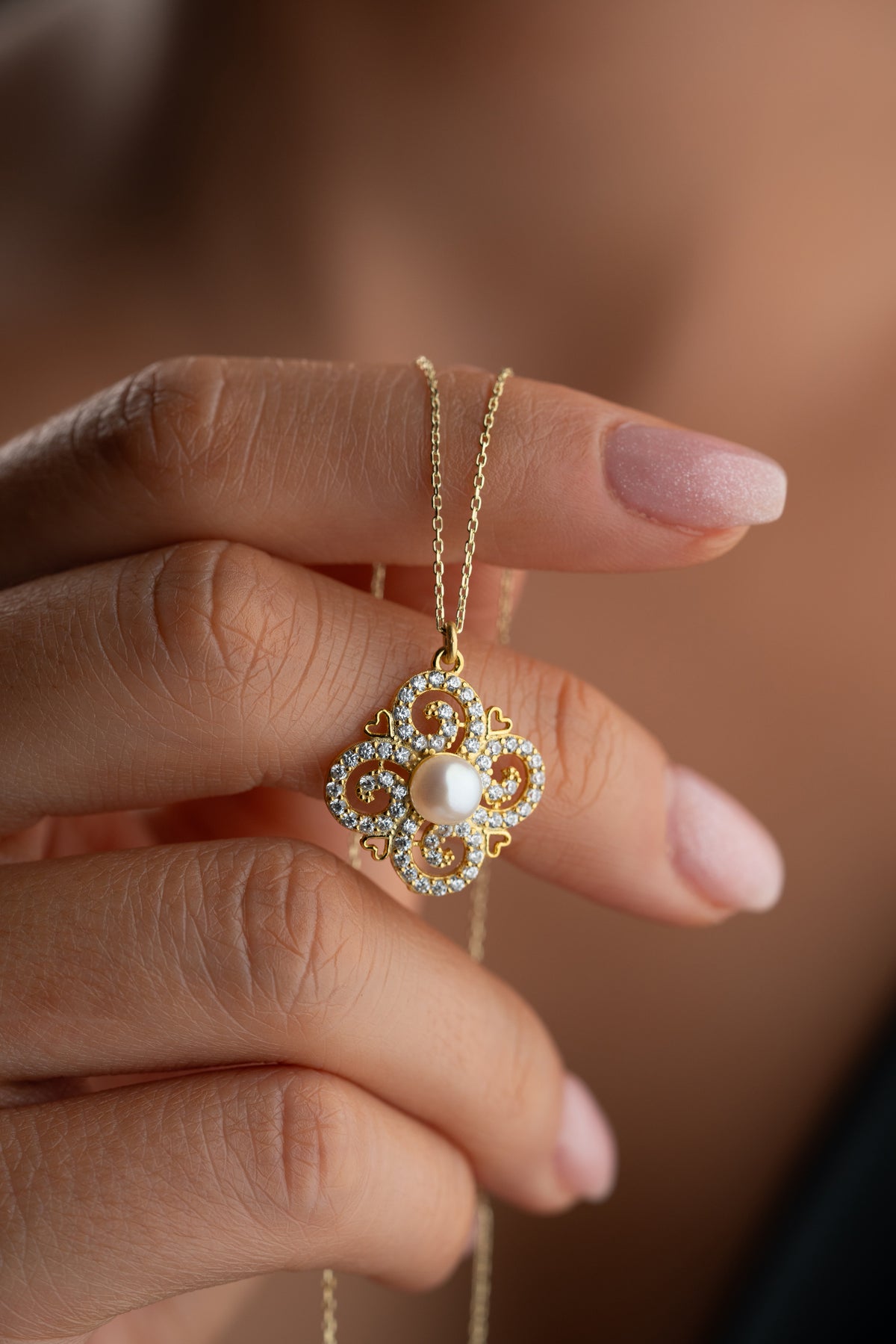 Vintage Pearl Flower Pendant Necklace