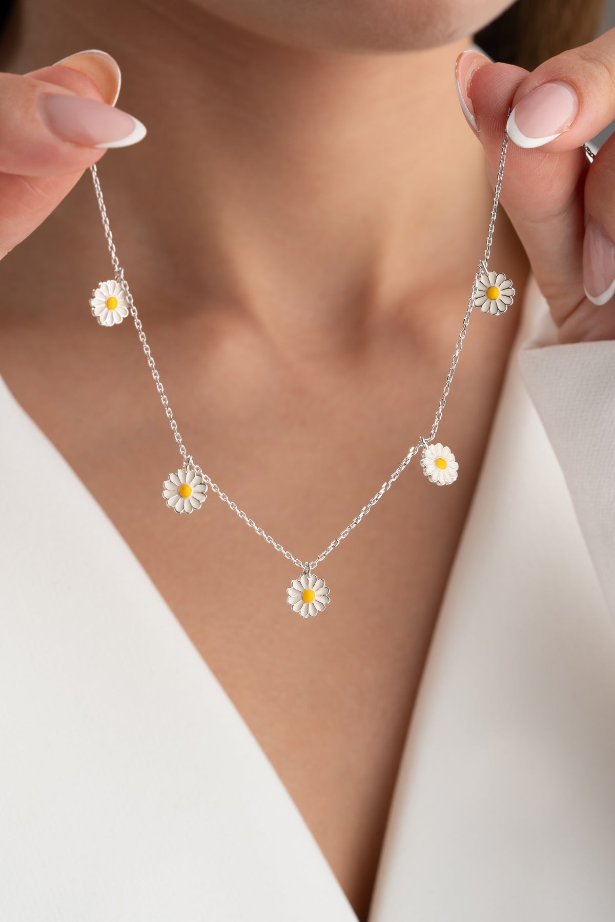 Daisy Flower Station Necklace