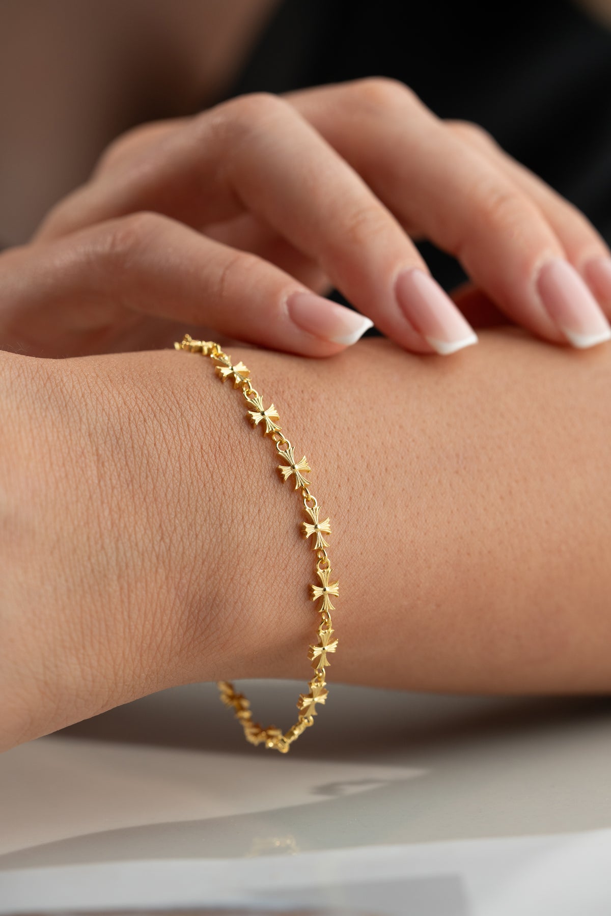 Mini Cross Link Chain Bracelet in Gold