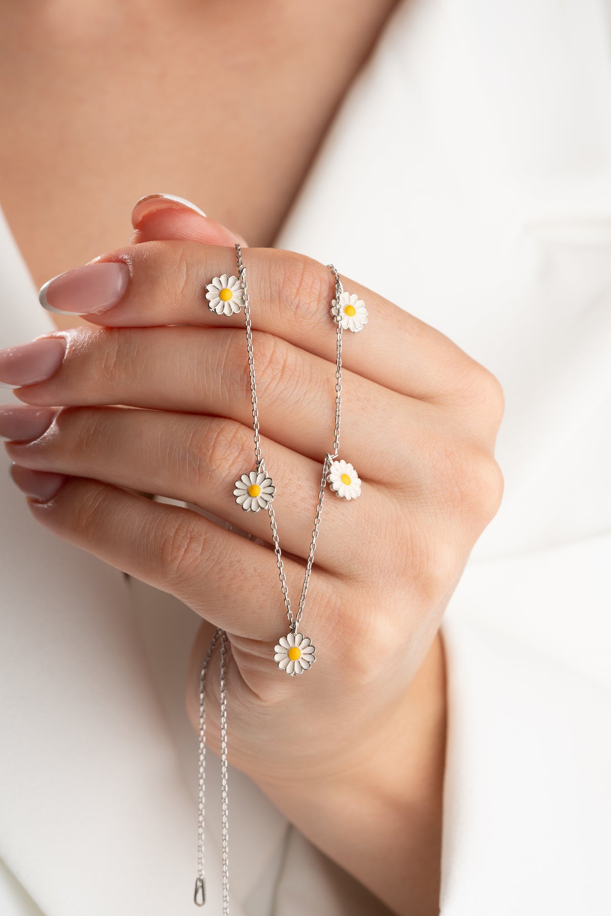 Daisy Flower Station Necklace