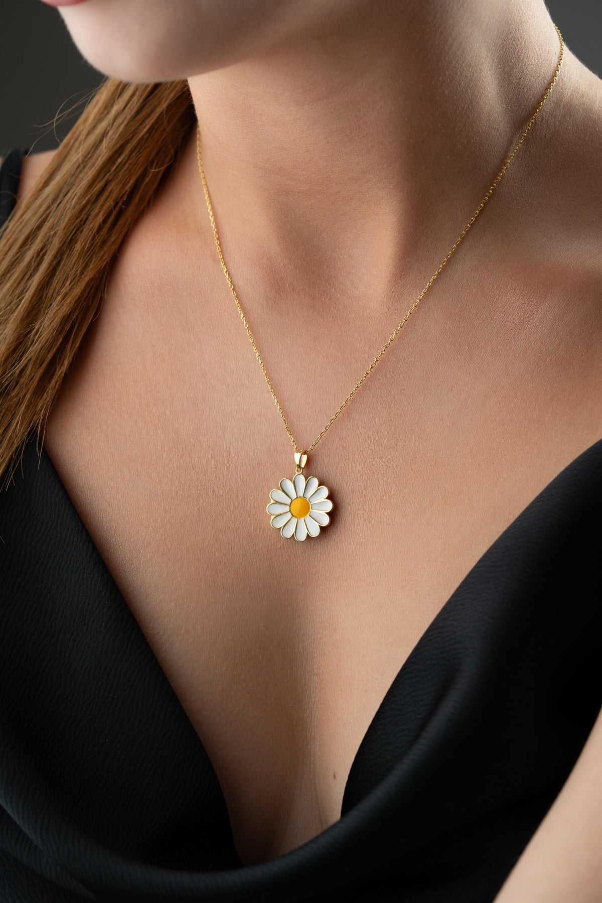 White Daisy Flower Necklace in Gold