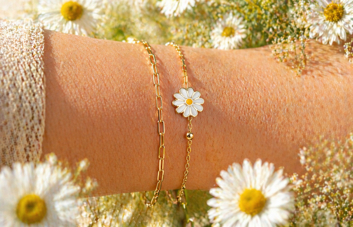Layered Daisy Charm Bracelet in Gold