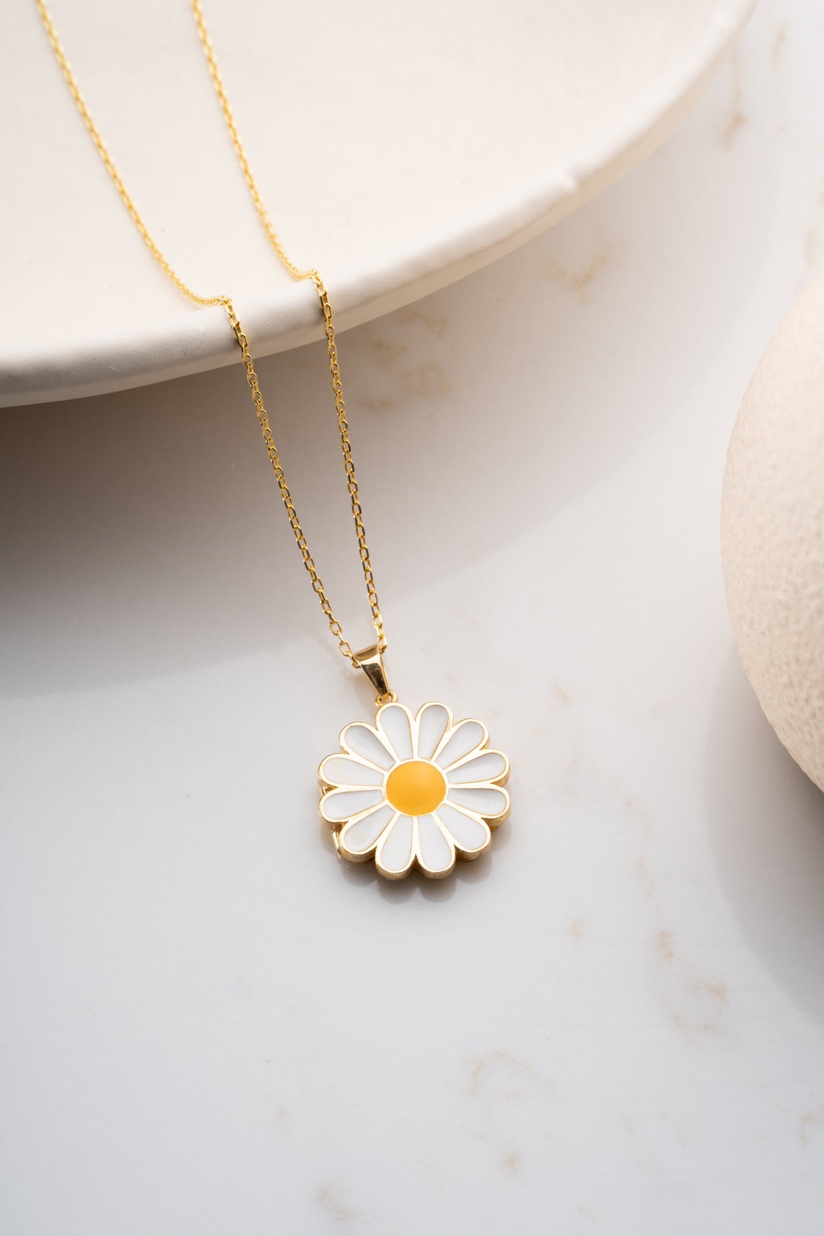 White Daisy Flower Necklace in Gold