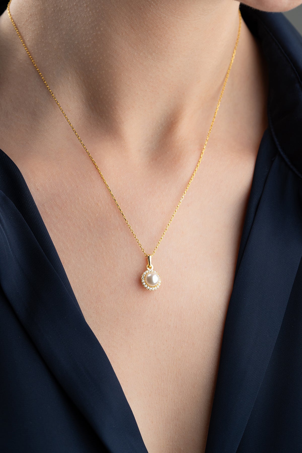 Pearl Halo Pendant Necklace in Gold