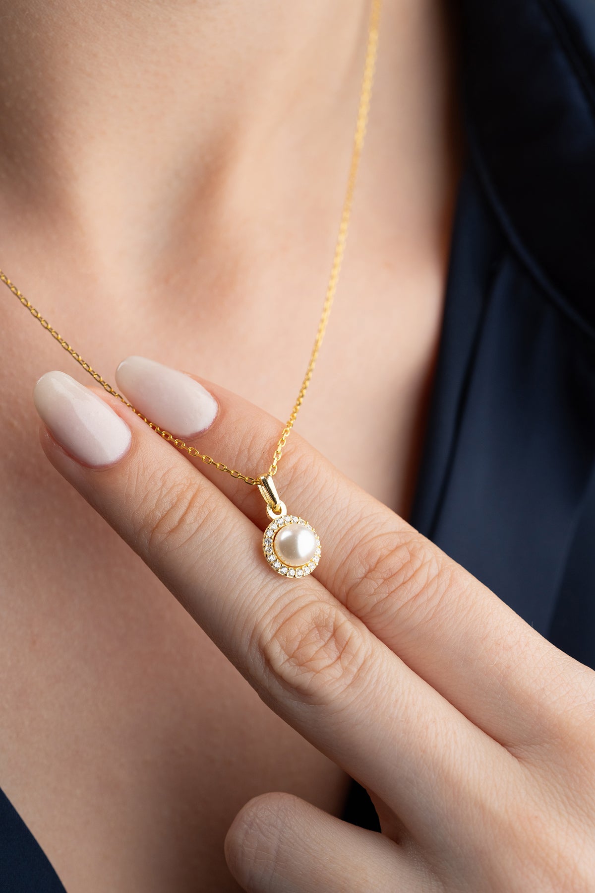 Pearl Halo Pendant Necklace in Gold