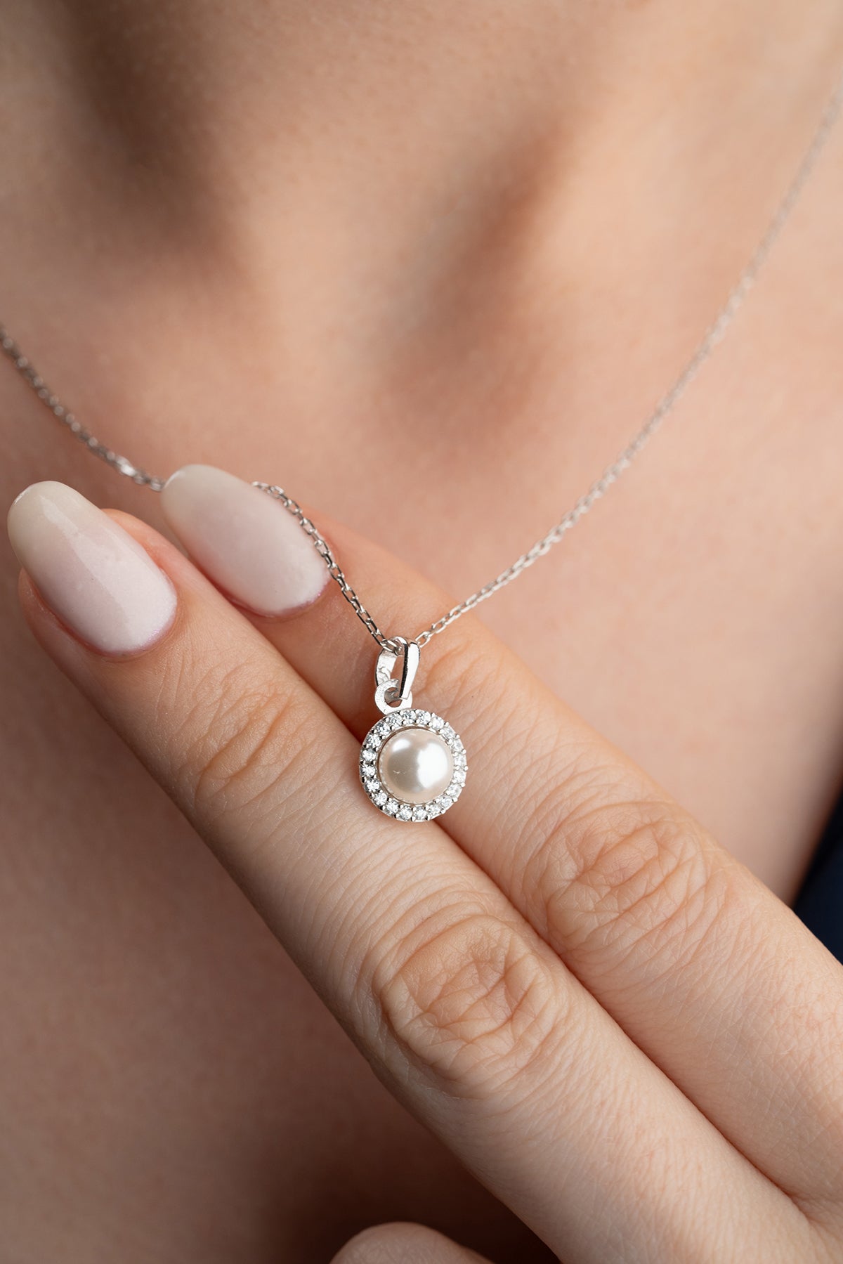 Pearl Halo Pendant Necklace in Gold