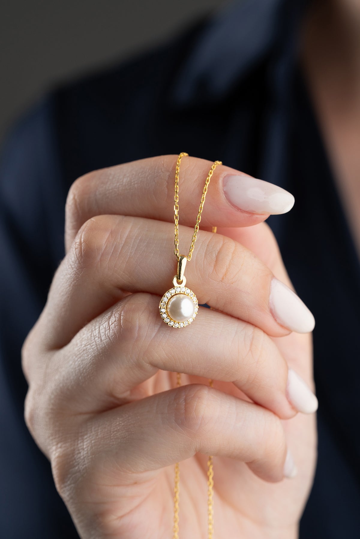 Pearl Halo Pendant Necklace in Gold