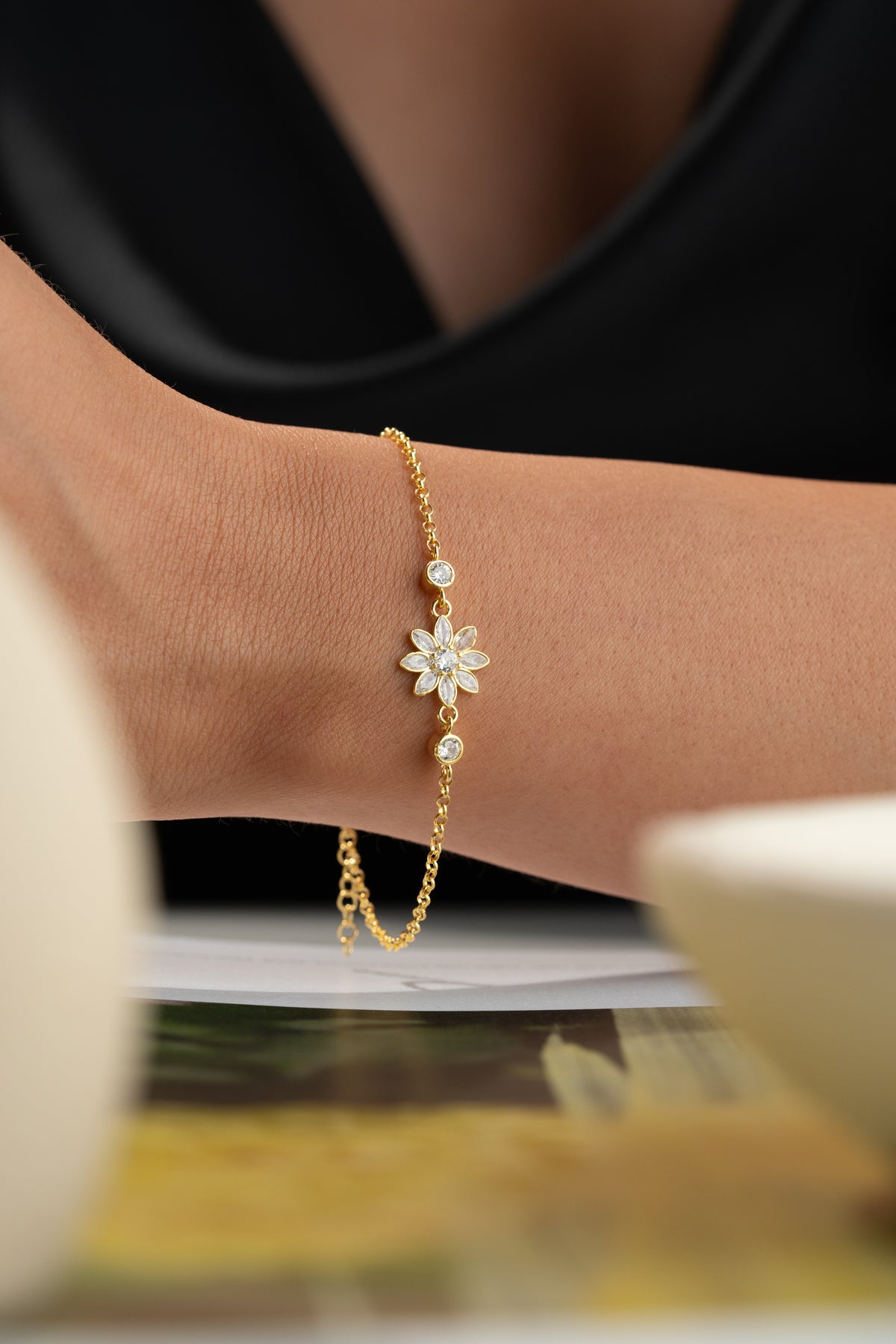 Daisy Flower Charm Bracelet in Gold