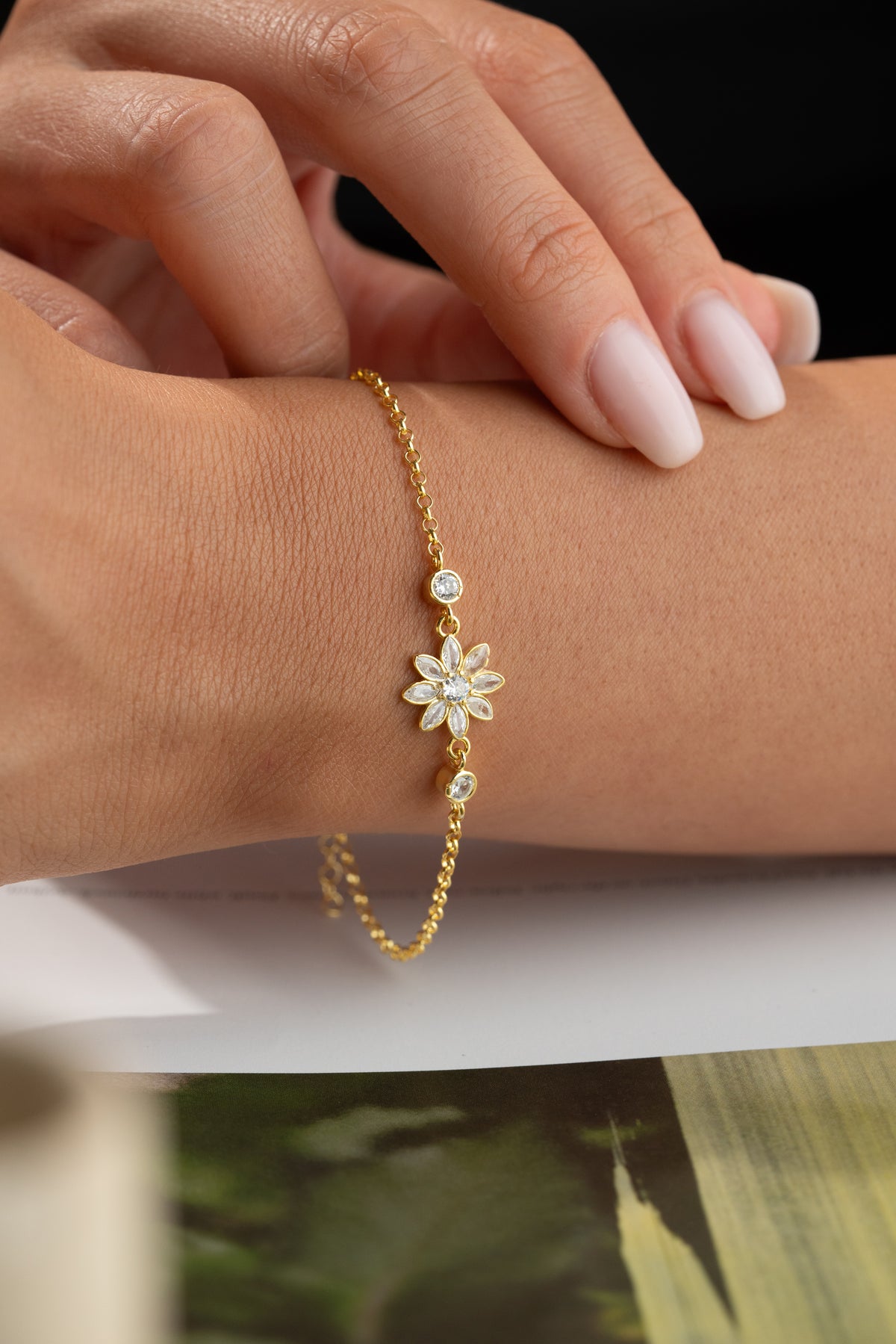 Daisy Flower Charm Bracelet in Gold