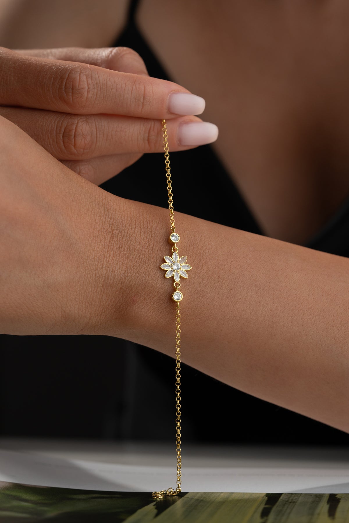 Daisy Flower Charm Bracelet in Gold