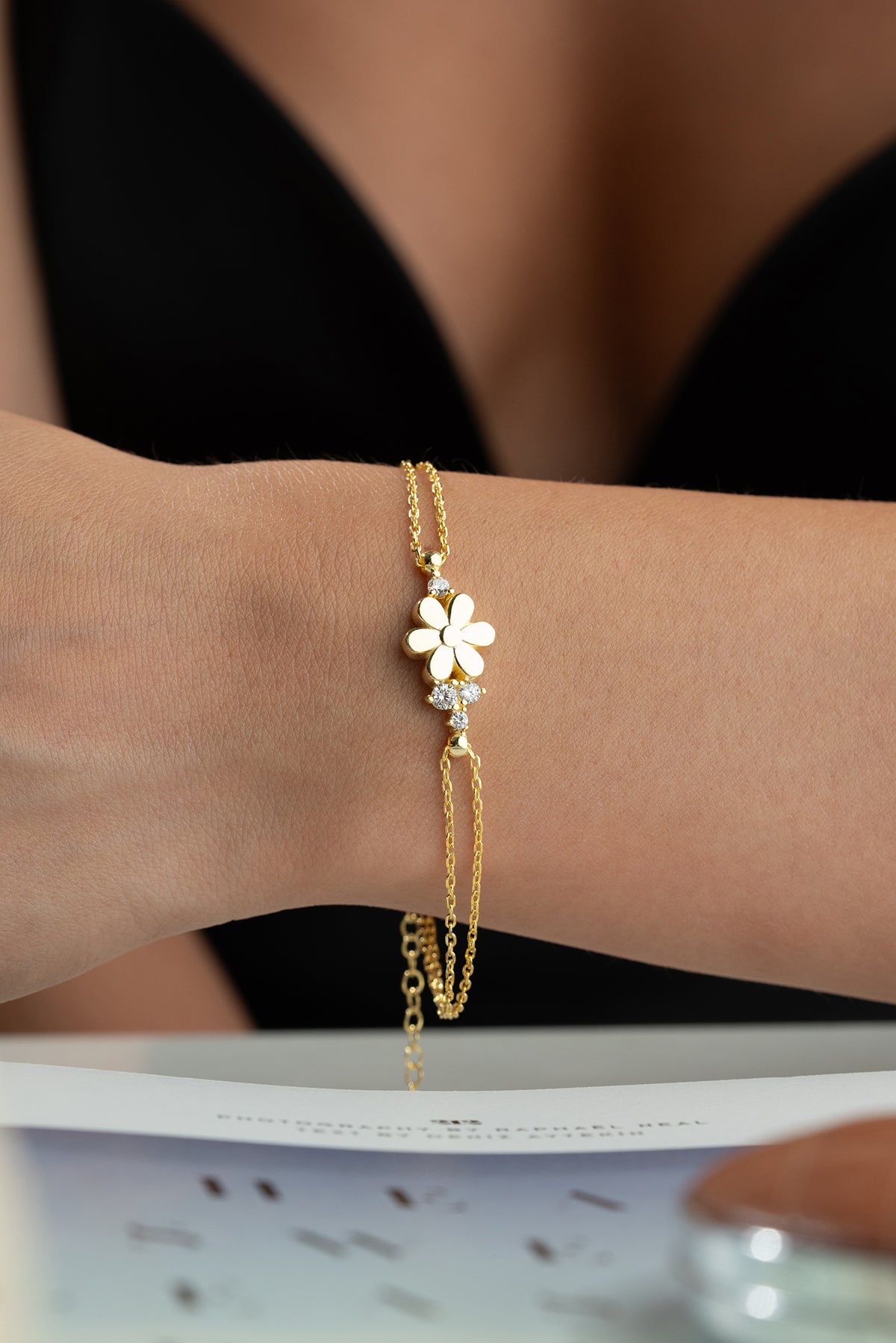 Daisy Flower Charm Bracelet in Gold