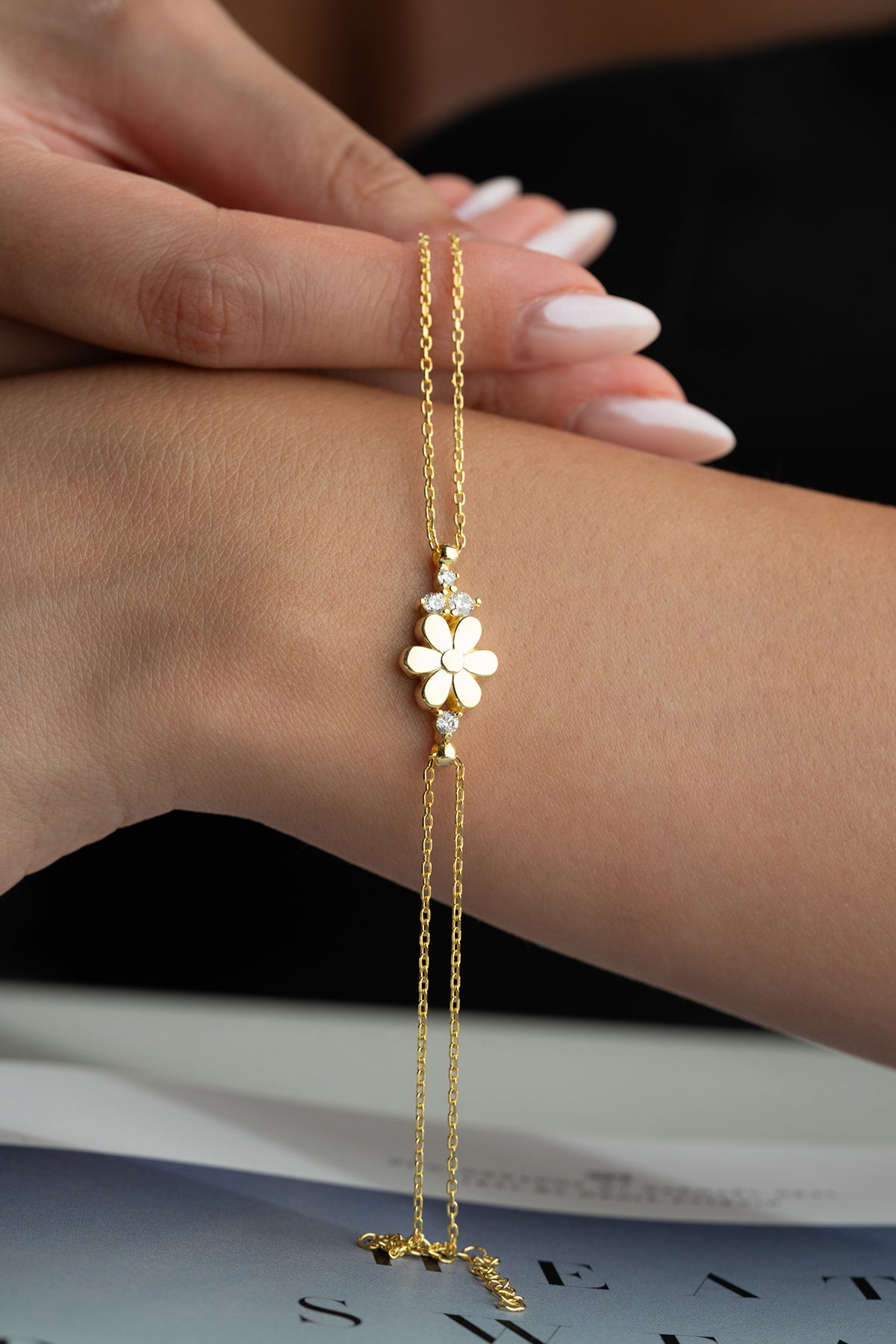 Daisy Flower Charm Bracelet in Gold