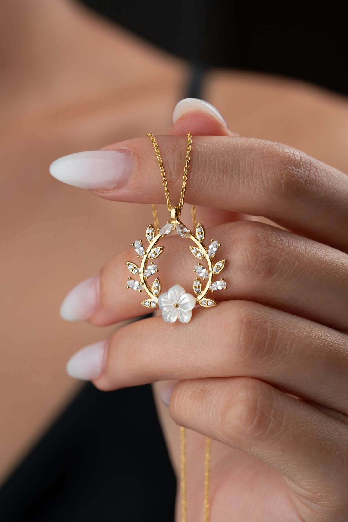 Mother of Pearl Flower Wreath Necklace