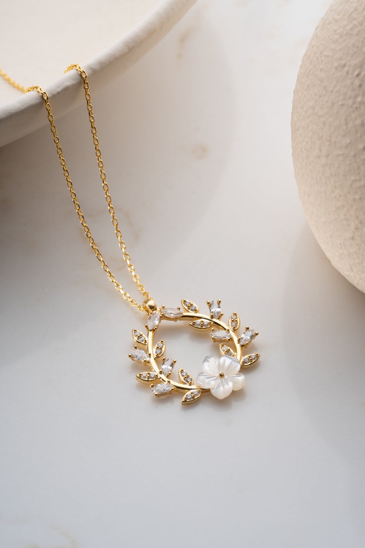 Mother of Pearl Flower Wreath Necklace