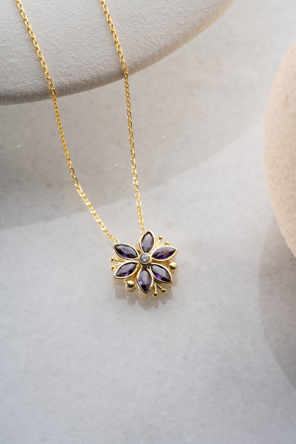 Amethyst Flower Pendant Necklace in Gold
