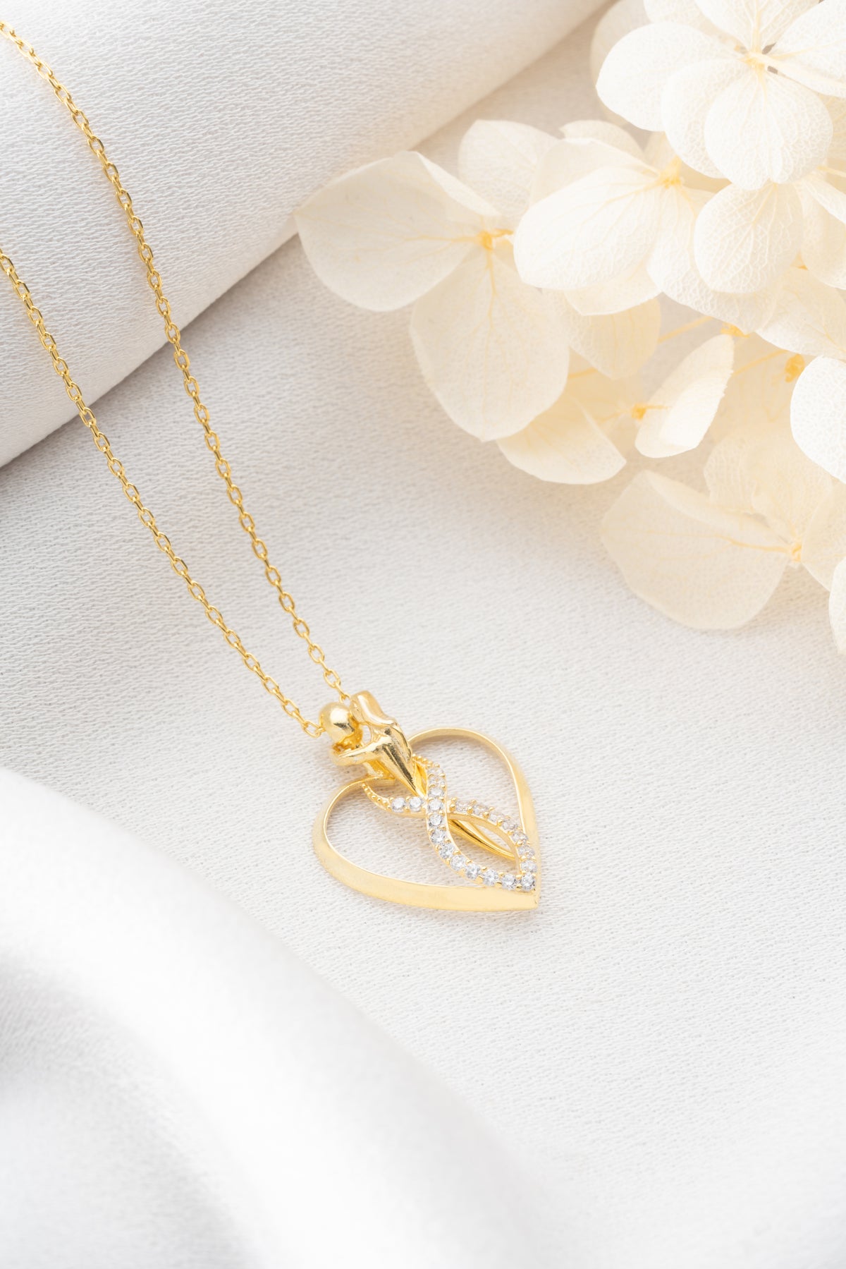 Infinity Heart Pendant Necklace in Gold