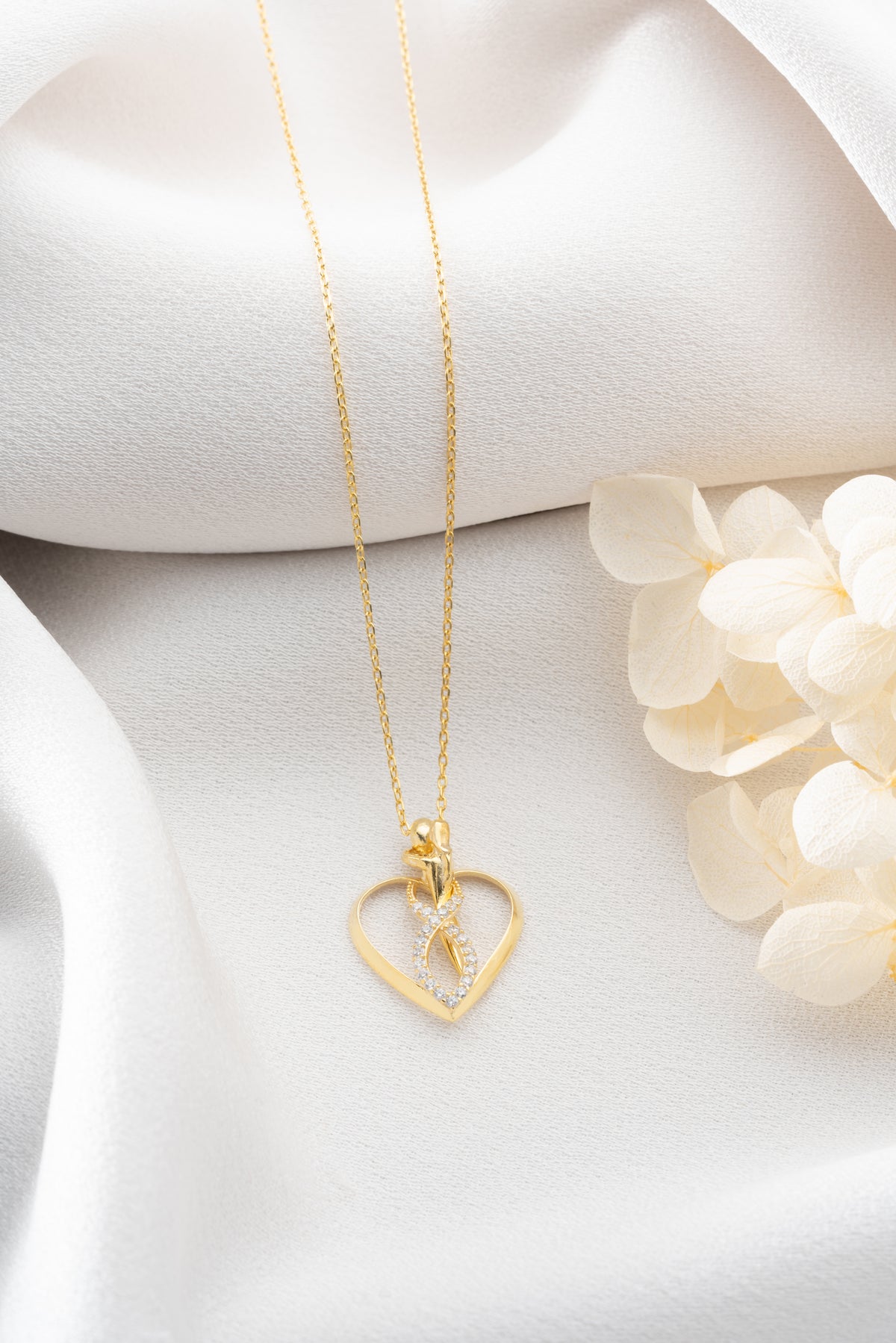 Infinity Heart Pendant Necklace in Gold