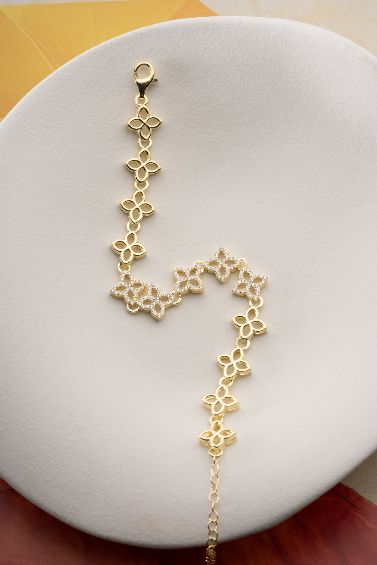 Four Leaf Clover Link Bracelet in Gold