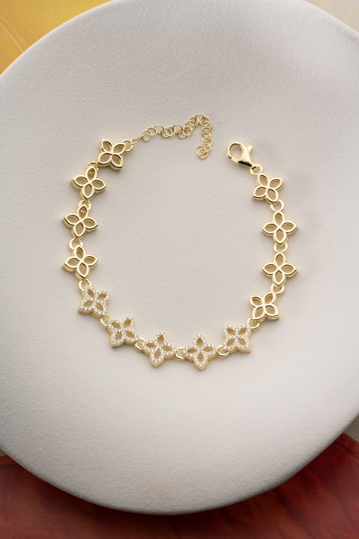 Four Leaf Clover Link Bracelet in Gold