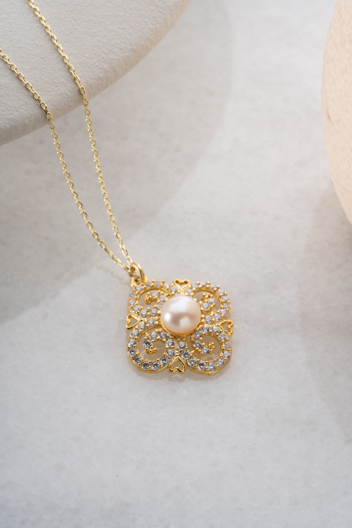 Vintage Pearl Flower Pendant Necklace