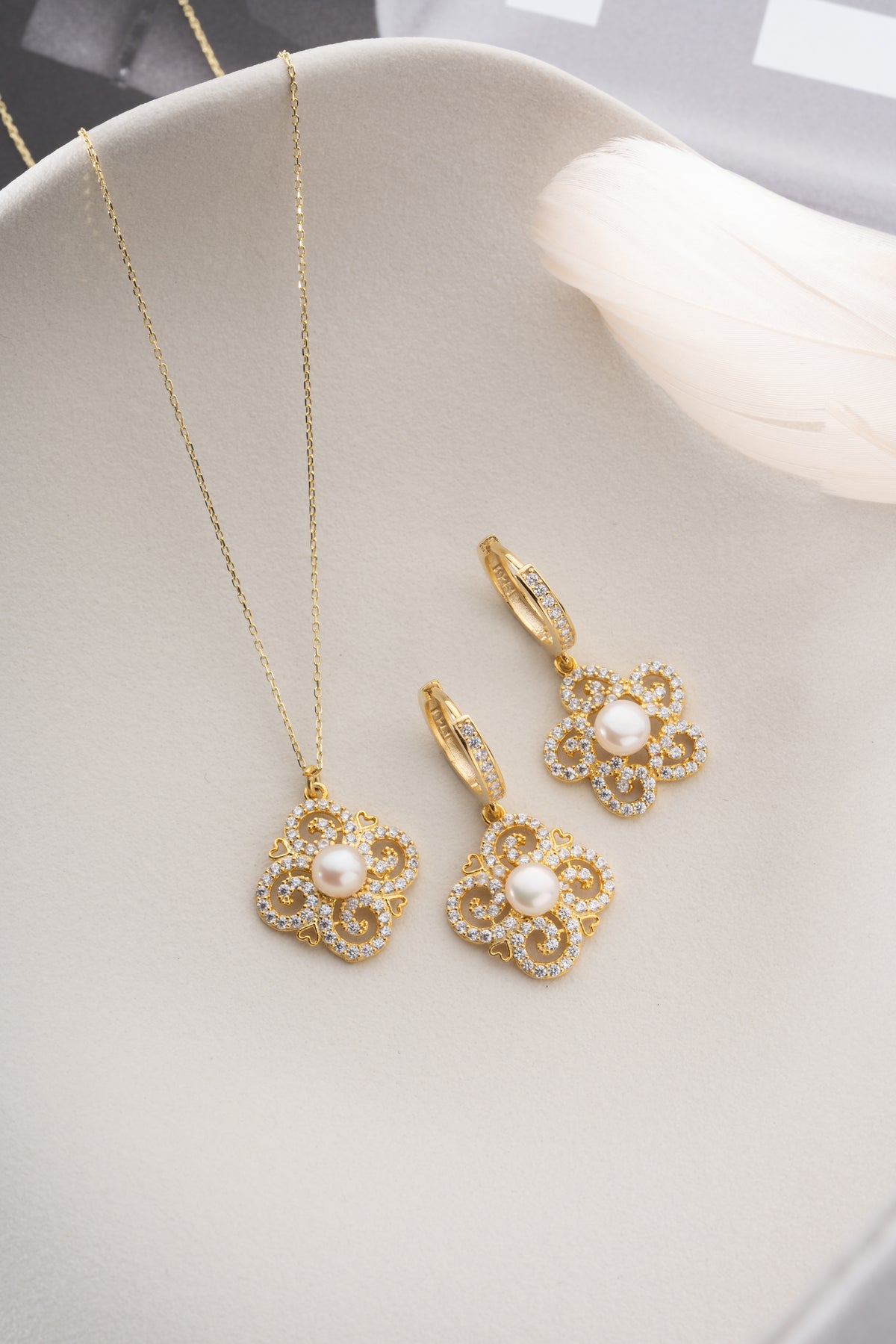 Pearl Clover Flower Necklace and Earring Set