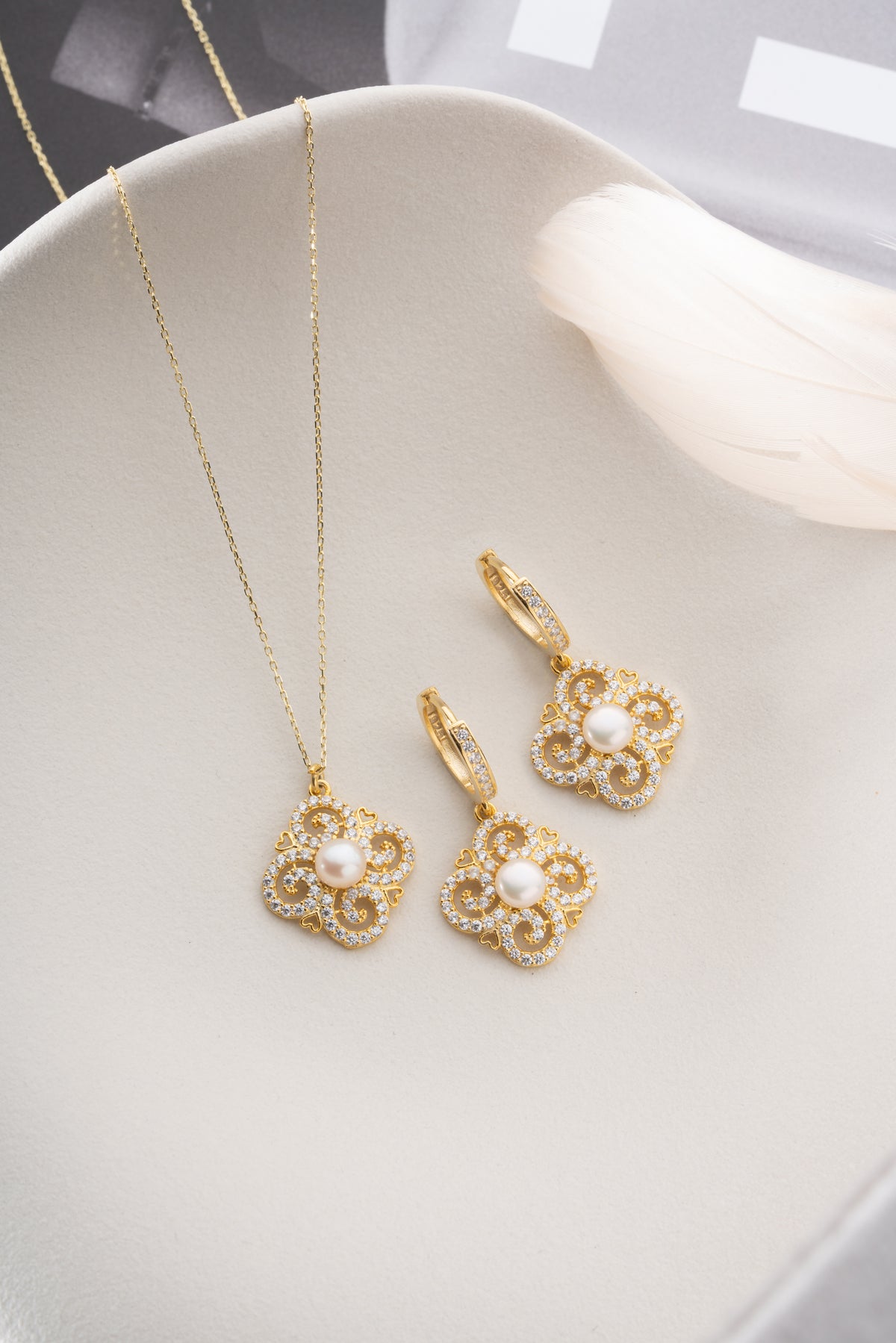 Pearl Clover Flower Necklace and Earring Set