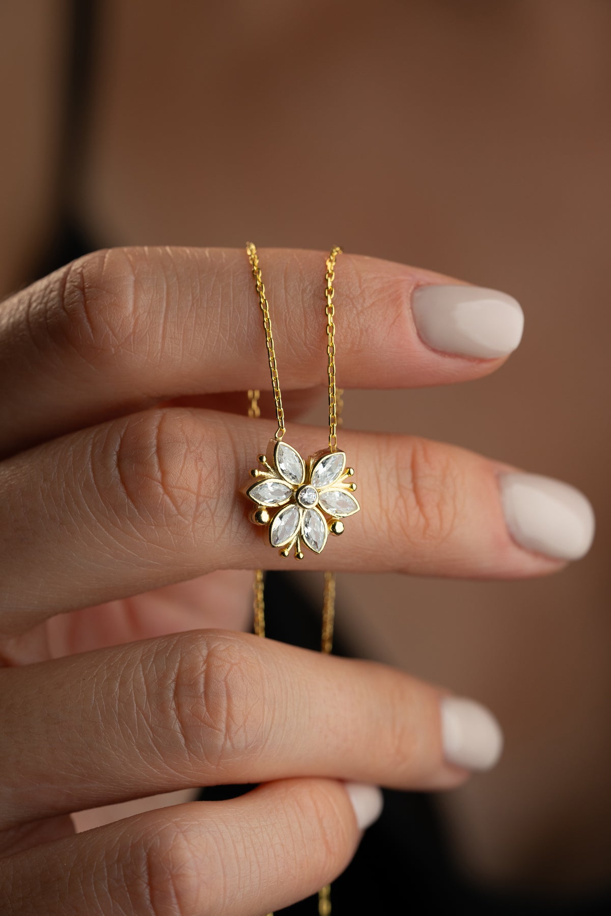 Crystal Flower Pendant Necklace in Gold