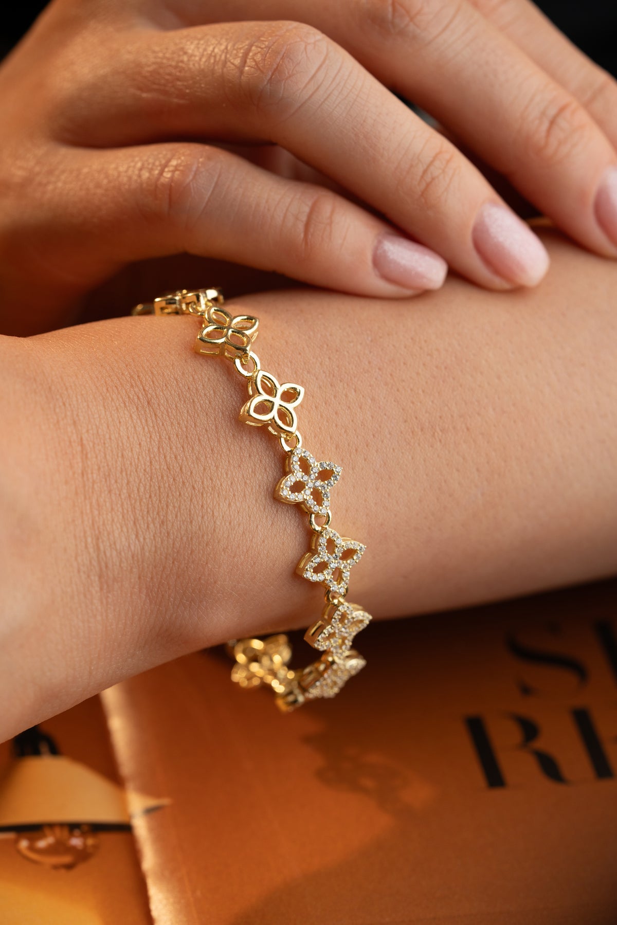 Four Leaf Clover Link Bracelet in Gold