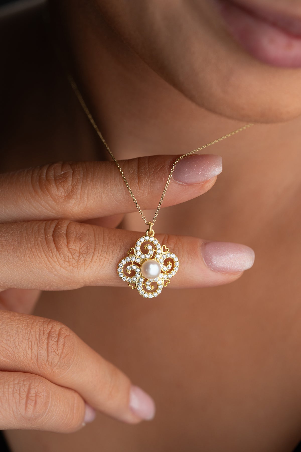 Vintage Pearl Flower Pendant Necklace