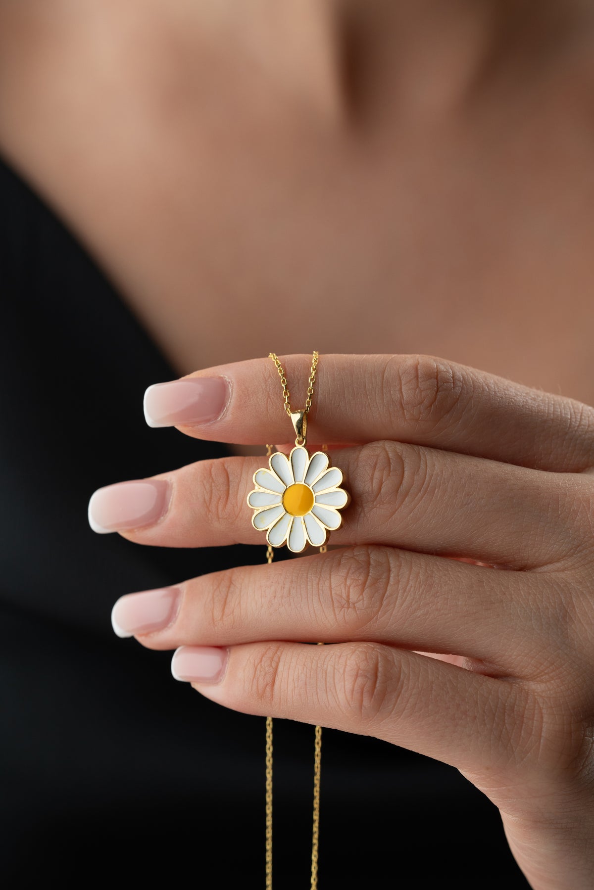 White Daisy Flower Necklace in Gold